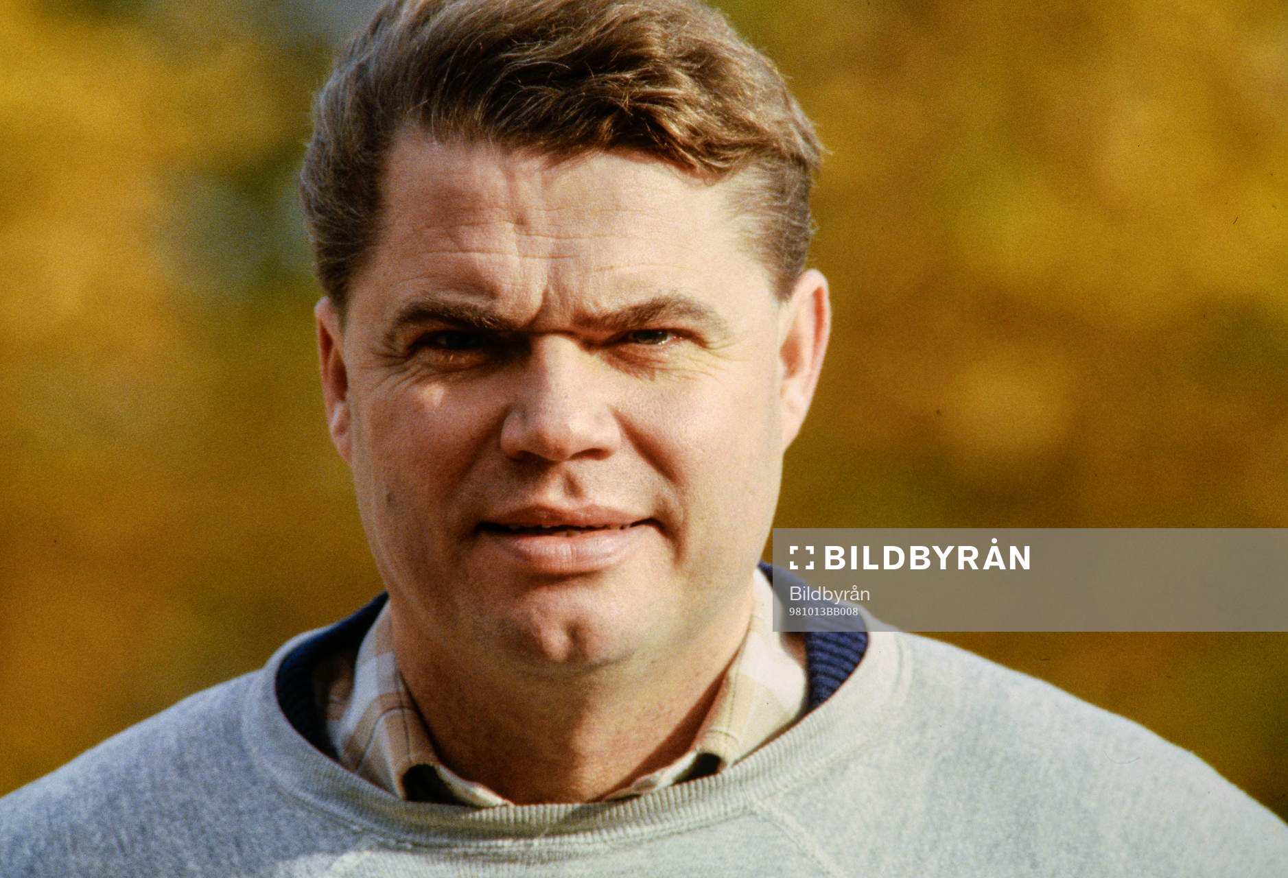 Fotboll: Roger Magnusson joggar.
