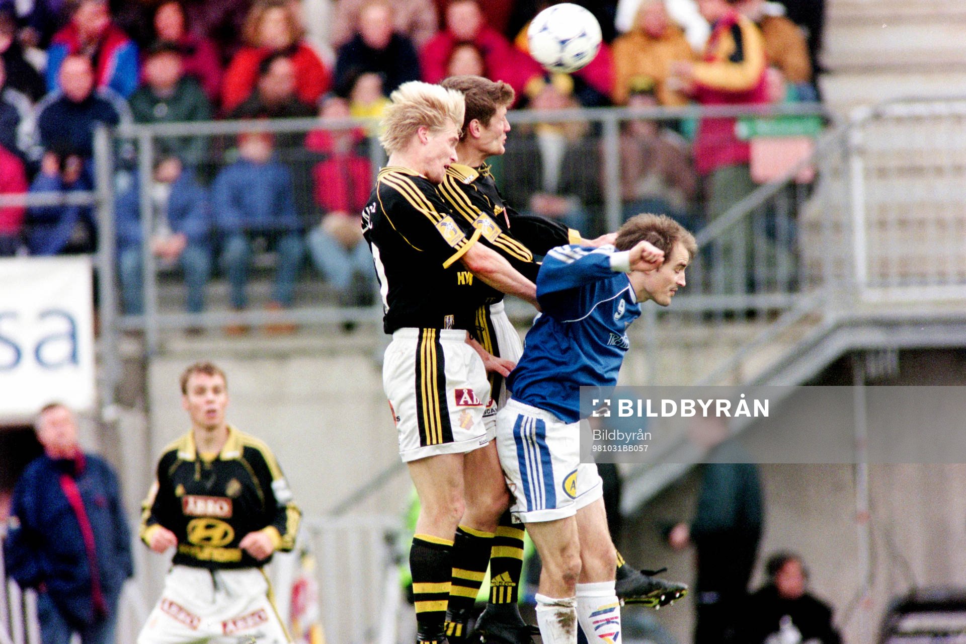 Johan Mjällby och Michael Brundin, AIK i ryggen på Magnus