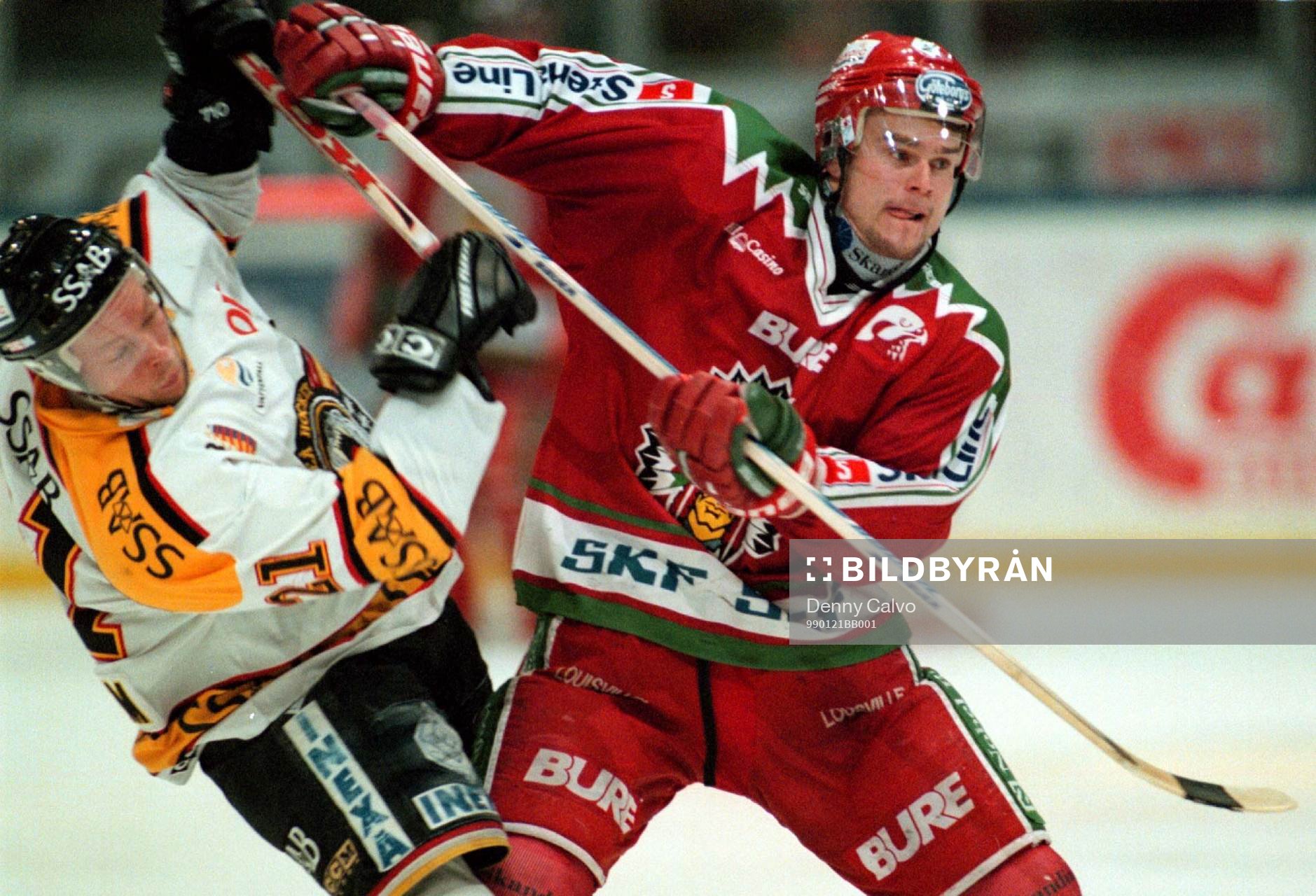 Ronnie Sundin trycker till Anders Burström