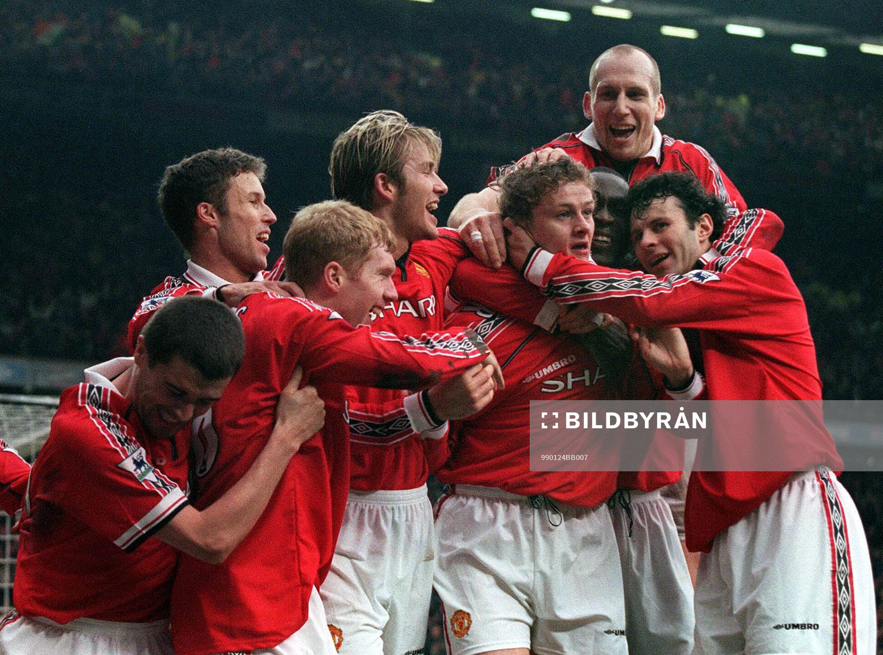  Ole Gunnar Solskjaer (Ole Gunnar Solskjär), Manchester U (Manchester United) gratuleras