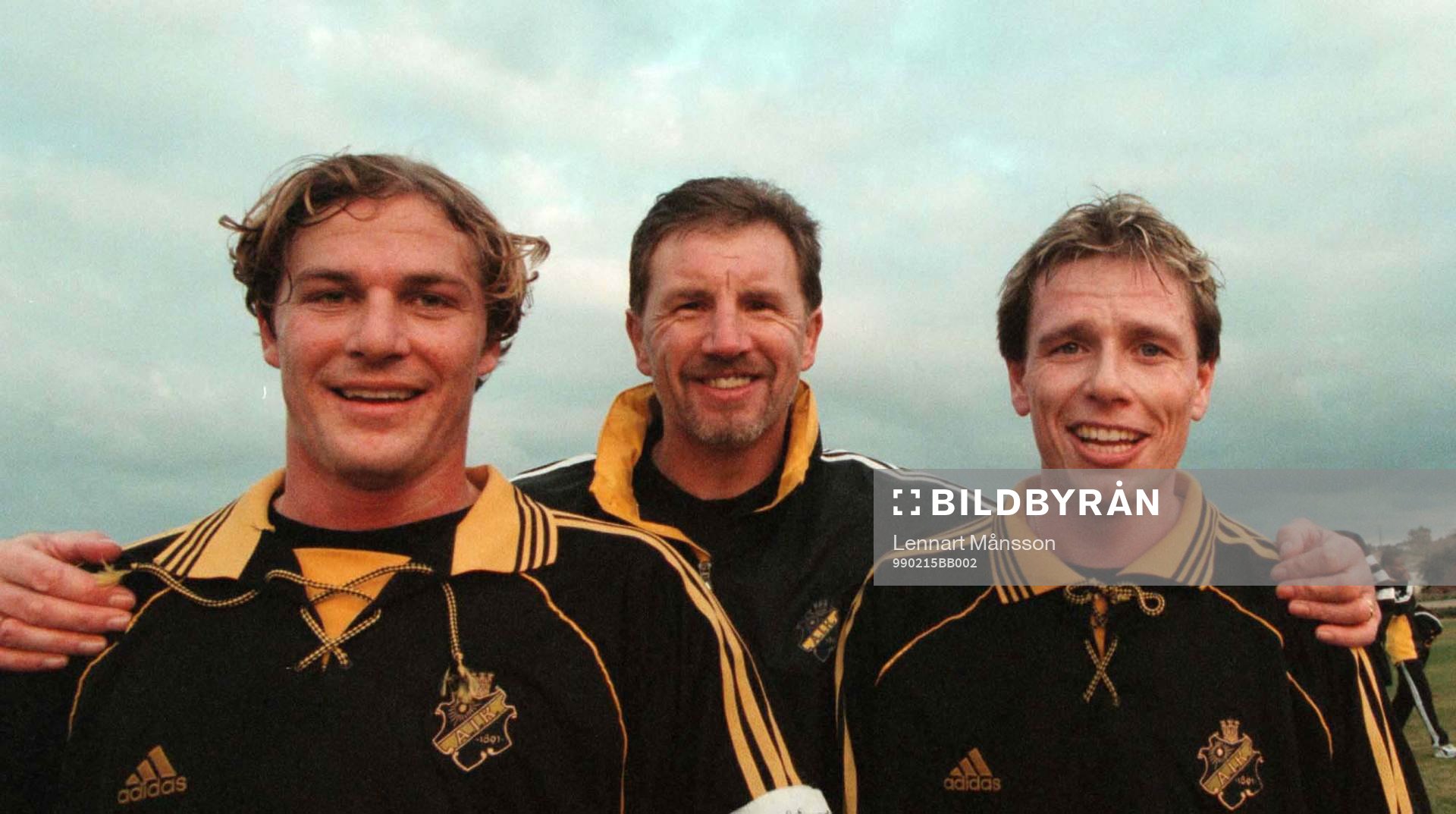 TVÅ NYA SOM MÅLSKYTTAR, KLART ATT TRäNARE STUART BAXTER