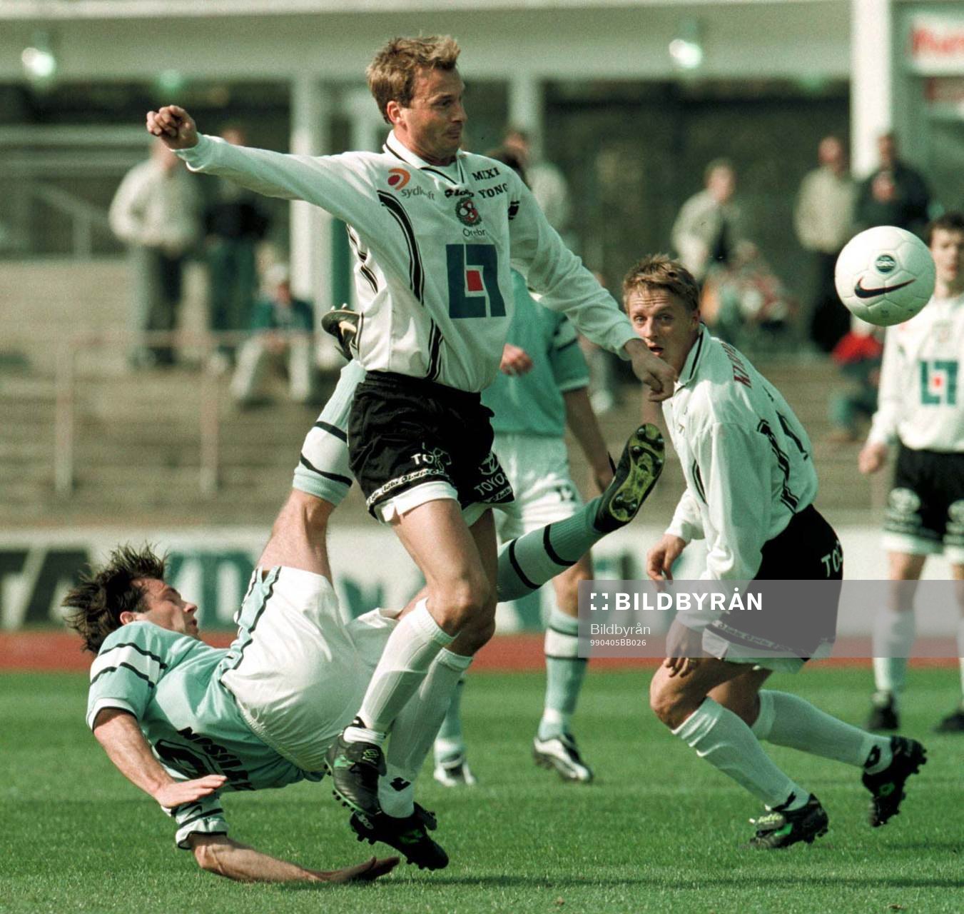 Hans Mattisson, MFF, går omkull