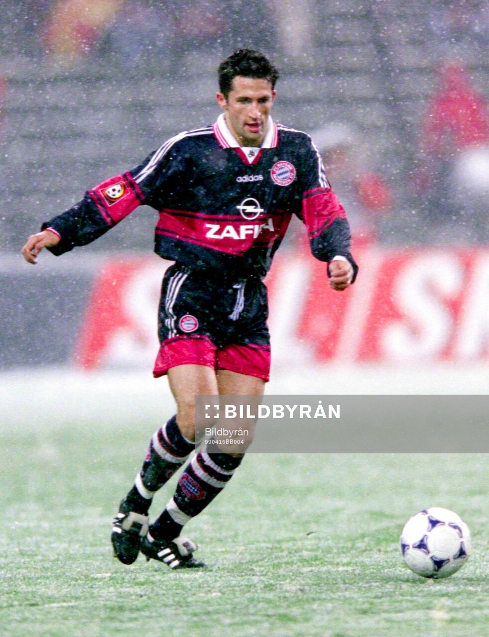 Fotboll, Bundesliga, Bayern Munich - Eintracht Frankfurt 3-1: Hasan Salihamidzic of Bayern Munich.
