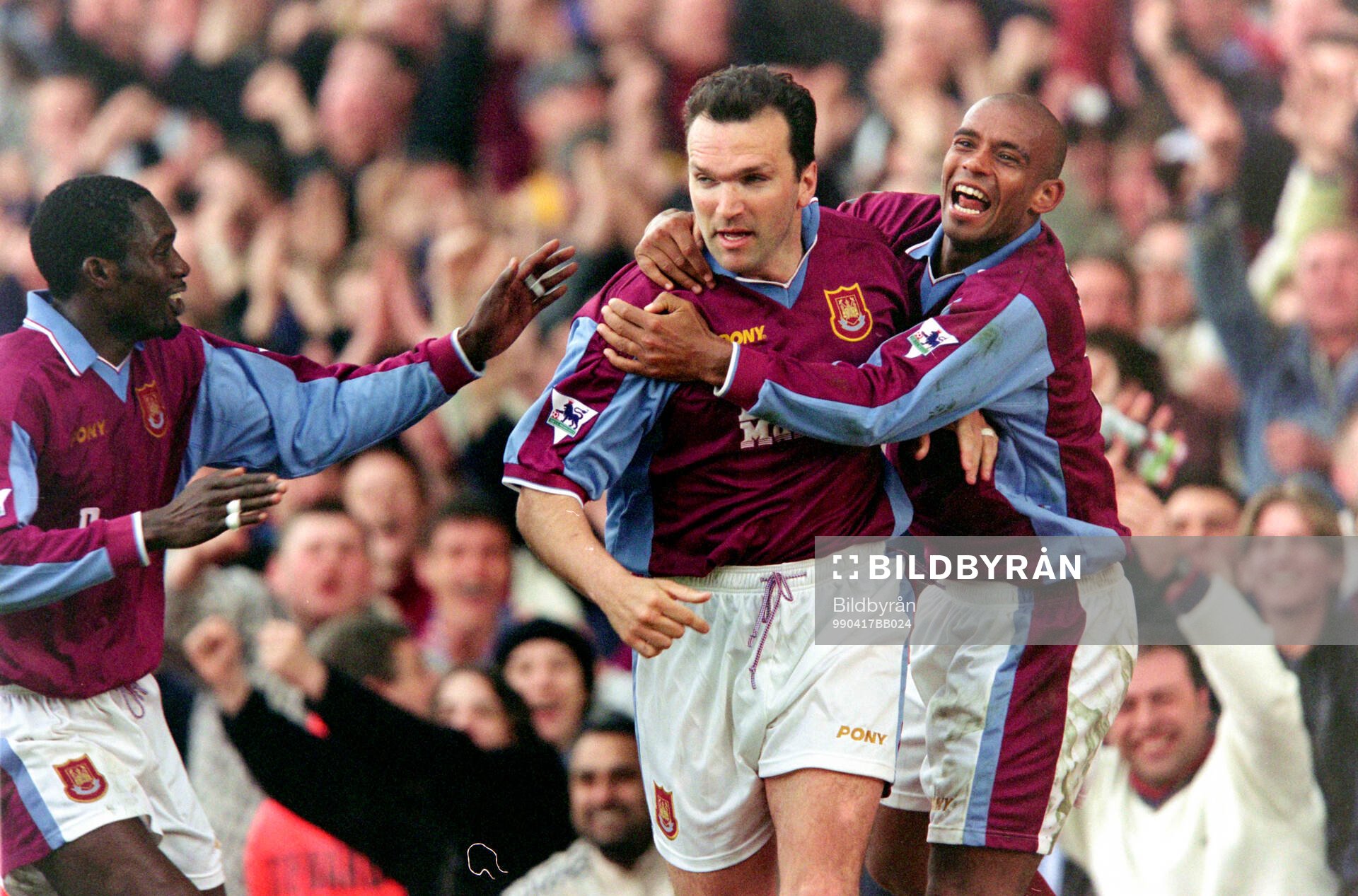 Football, Premier League 1998-1999, West Ham - Derby: Eyal Berkovic of West Ham celebrates his goal with Marc-Vivien Foe and Trevor Sinclair.