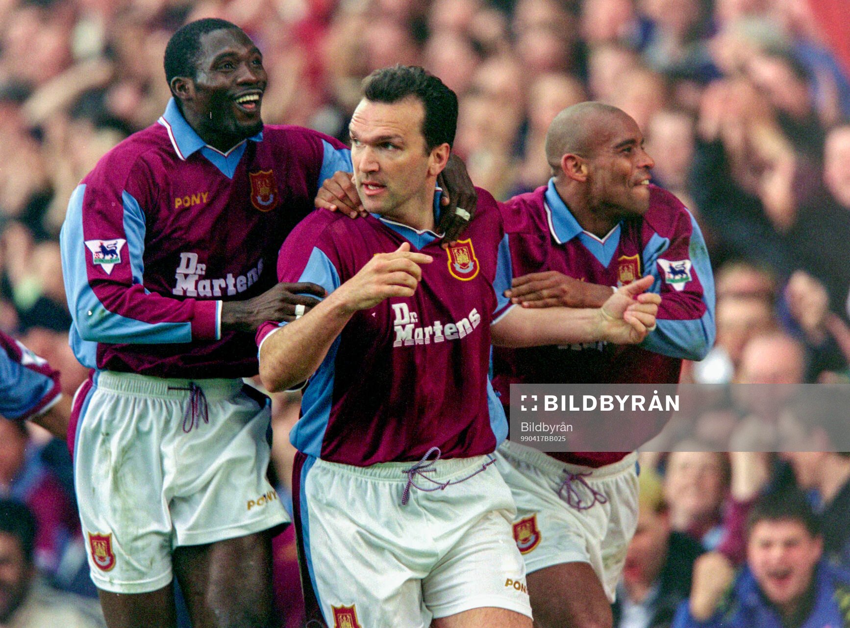 Football, Premier League 1998-1999, West Ham - Derby: Eyal Berkovic of West Ham celebrates his goal with Marc-Vivien Foe and Trevor Sinclair.