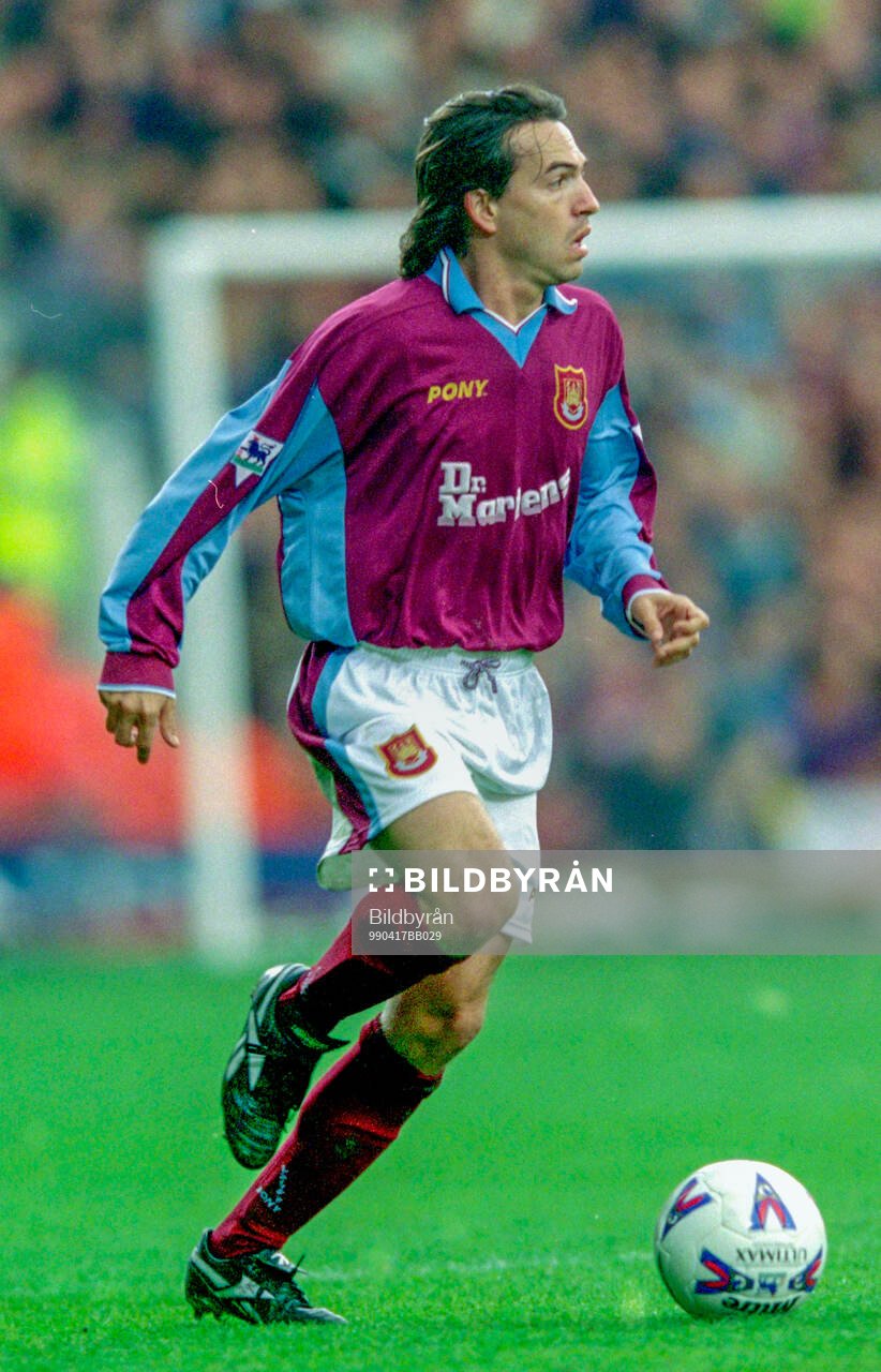 Football, Premier League 1998-1999, West Ham - Derby: Eyal Berkovic of West Ham.