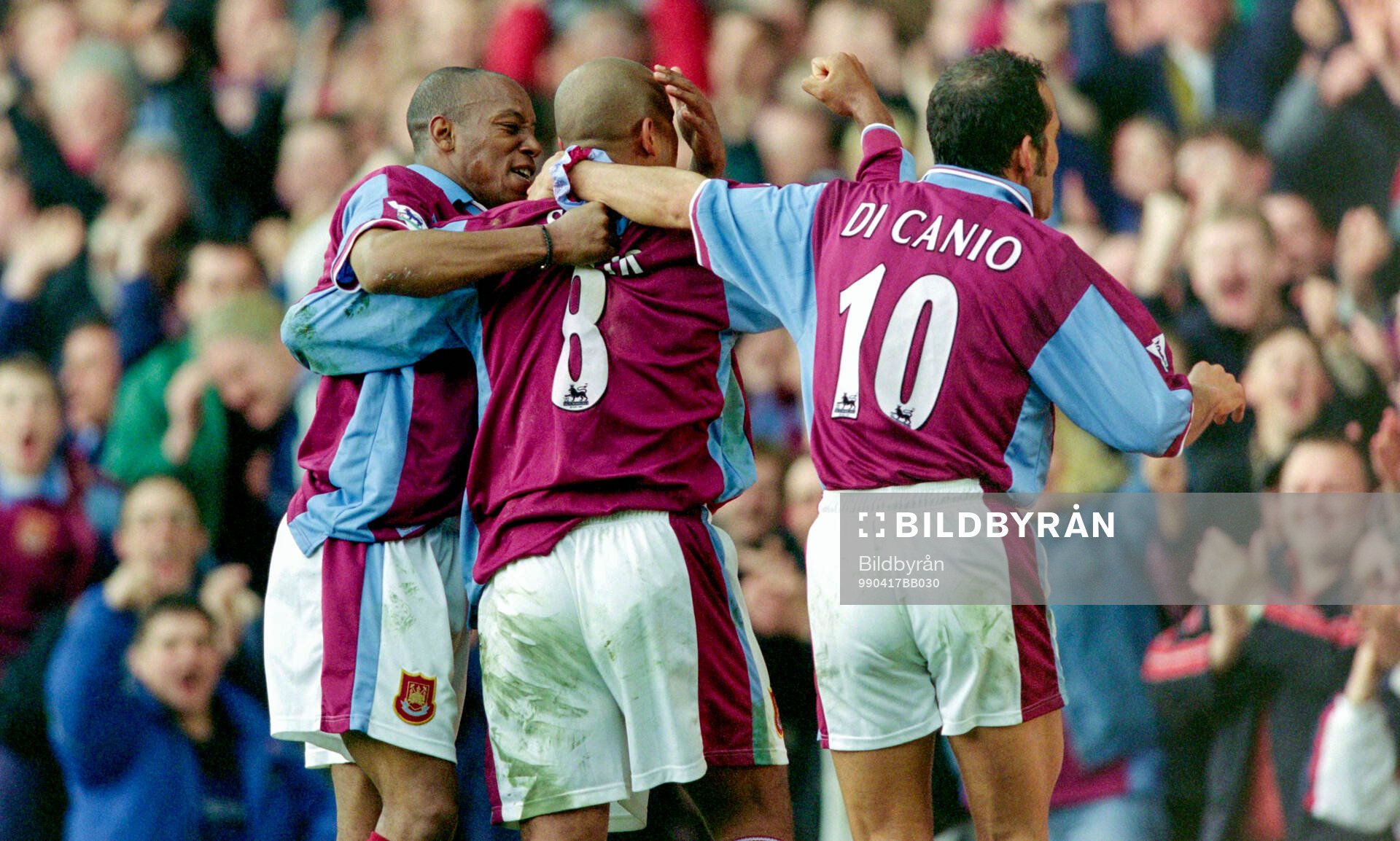 Football, Premier League 1998-1999, West Ham - Derby: Trevor Sinclair (C) of West Ham celebrates his goal with Ian Wright and Paolo Di Canio.