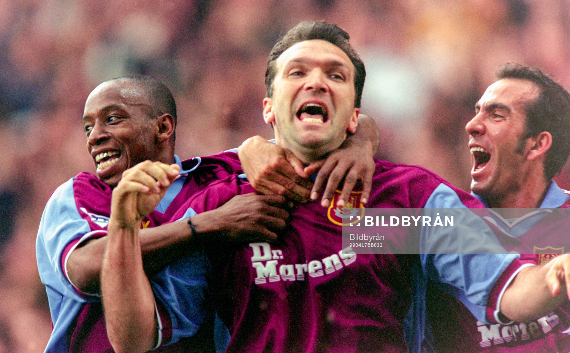 Football, Premier League 1998-1999, West Ham - Derby: Eyal Berkovic of West Ham celebrates his goal with Ian Wright and Paolo Di Canio.