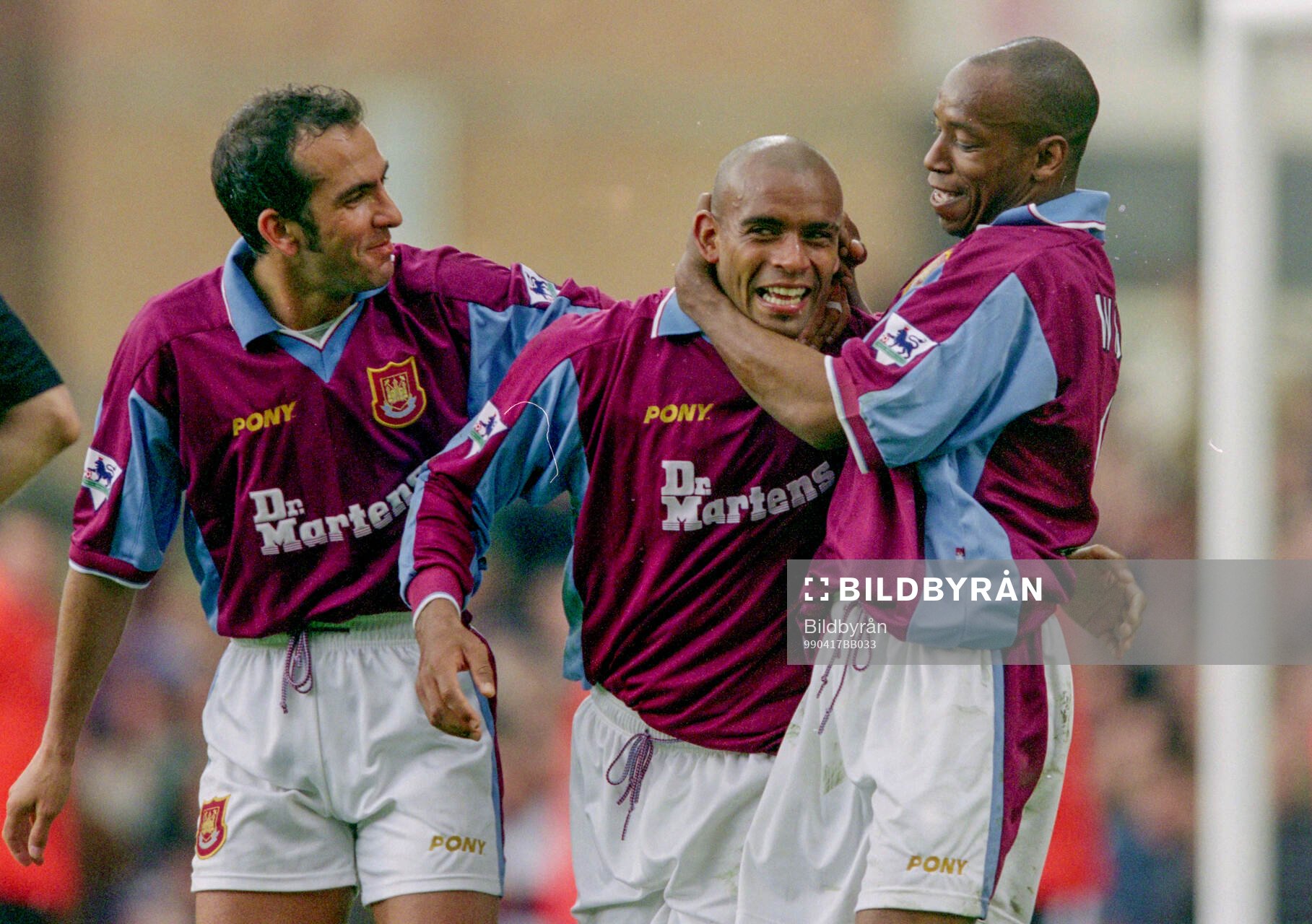 Football, Premier League 1998-1999, West Ham - Derby: Trevor Sinclair (C) of West Ham celebrates his goal with Paolo Di Canio and Ian Wright.