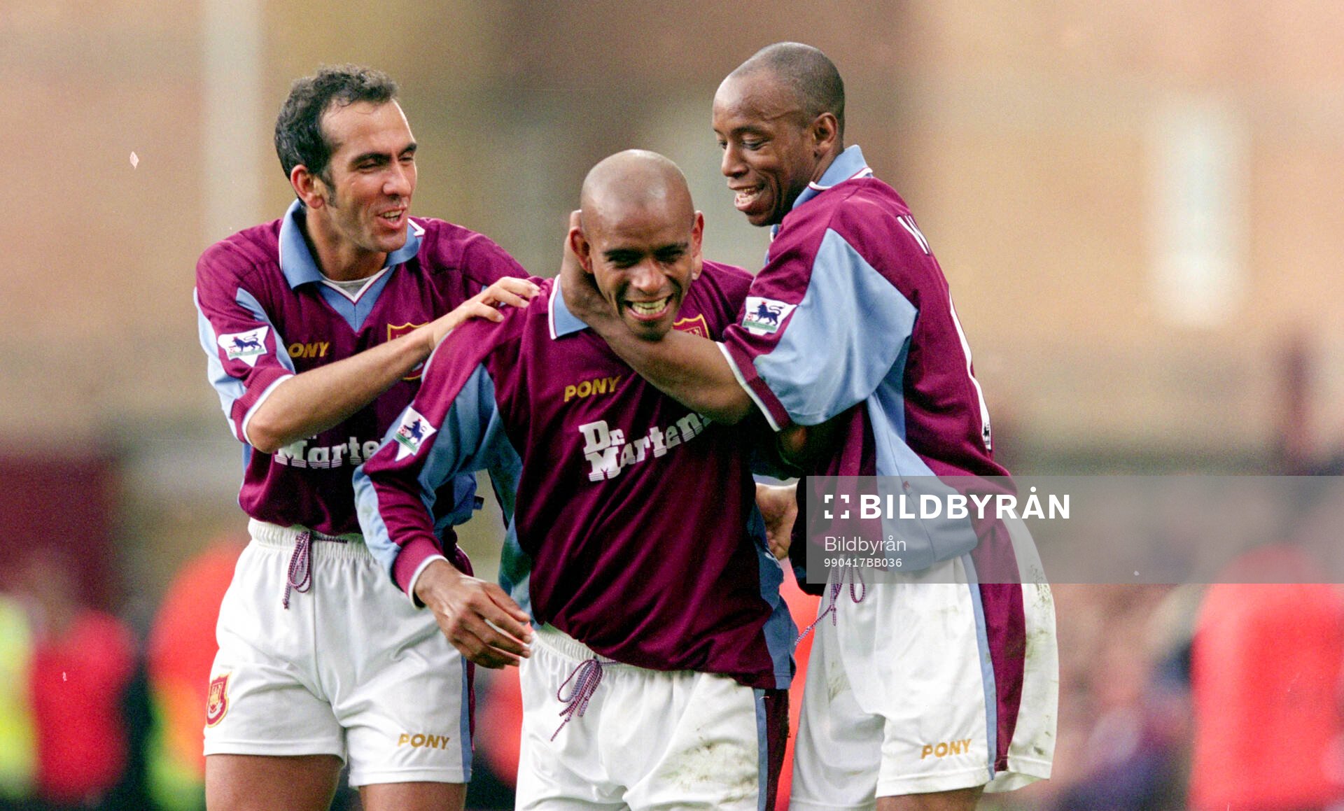 Football, Premier League 1998-1999, West Ham - Derby: Trevor Sinclair (C) of West Ham celebrates his goal with Paolo Di Canio and Ian Wright.