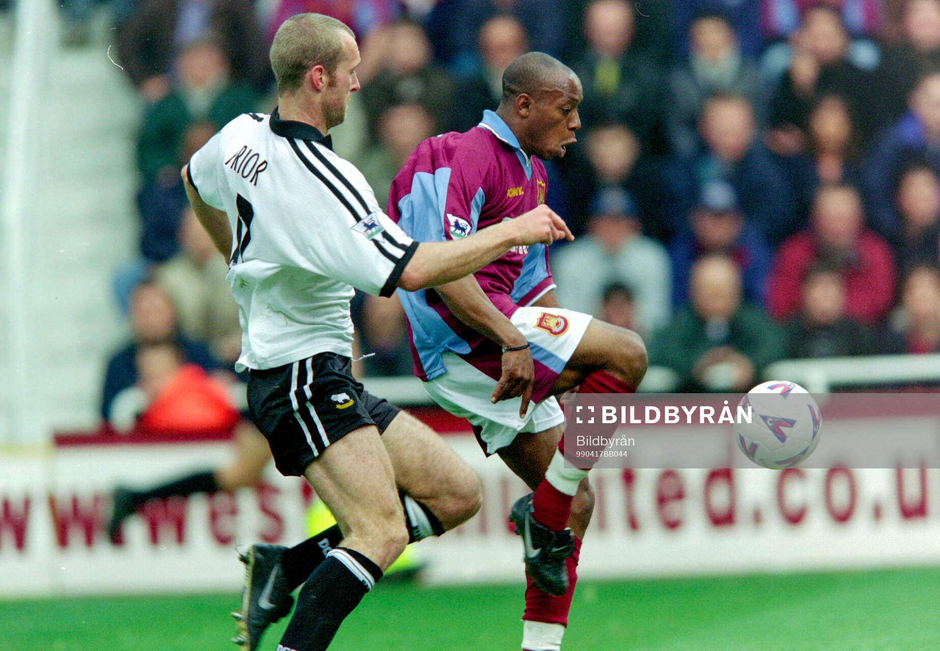 Ian Wright of West Ham against Spencer Prior of Derby
