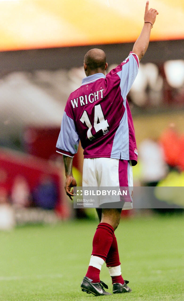 Football, Premier League 1998-1999, West Ham - Derby: Ian Wright of West Ham.