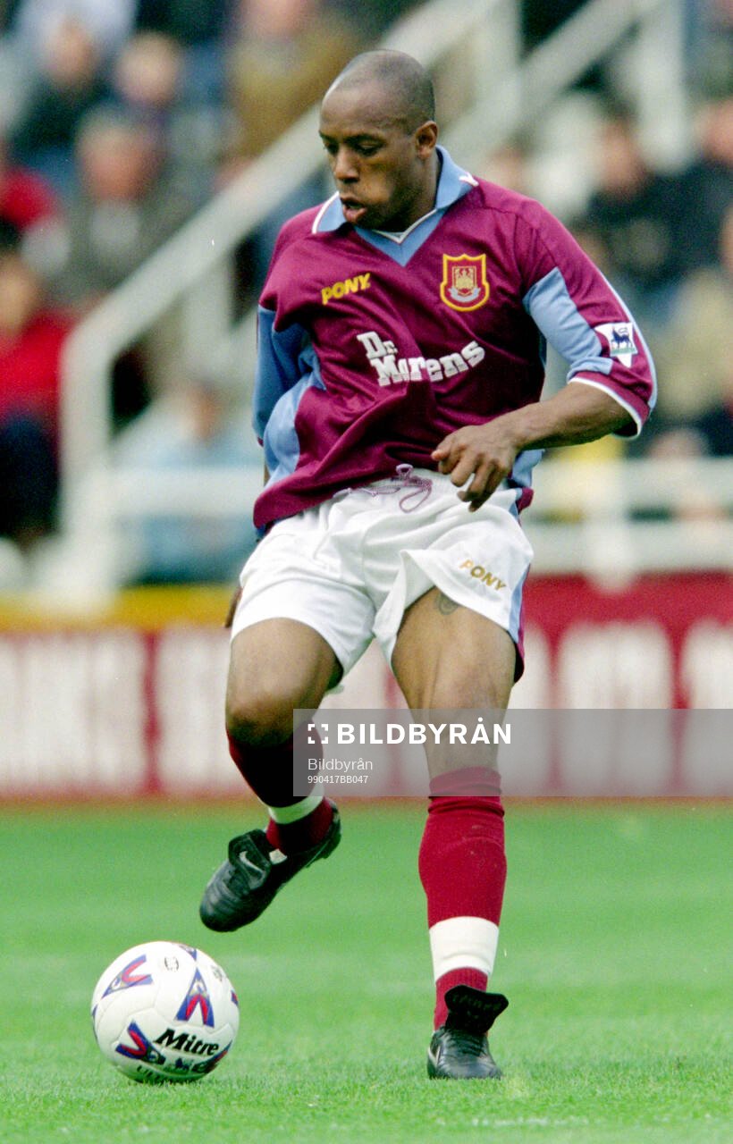 Football, Premier League 1998-1999, West Ham - Derby: Ian Wright of West Ham.