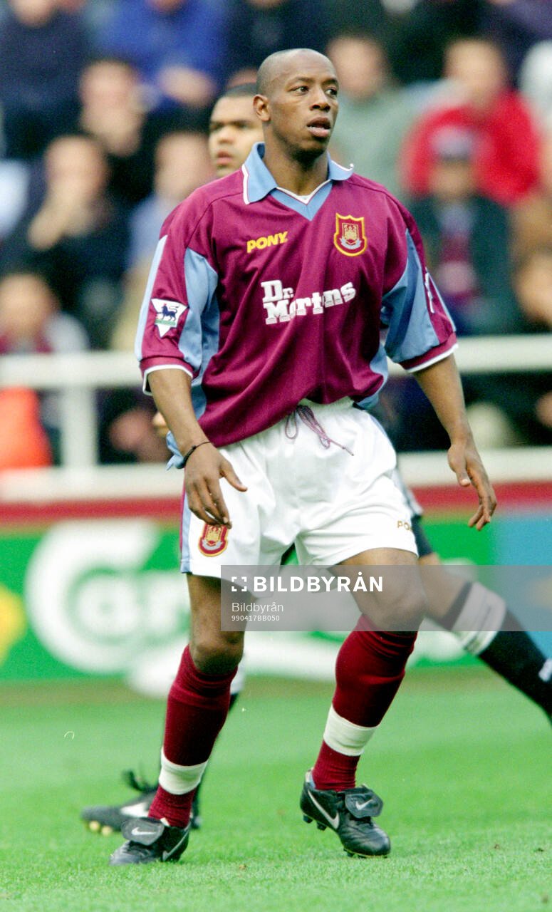 Football, Premier League 1998-1999, West Ham - Derby: Ian Wright of West Ham.