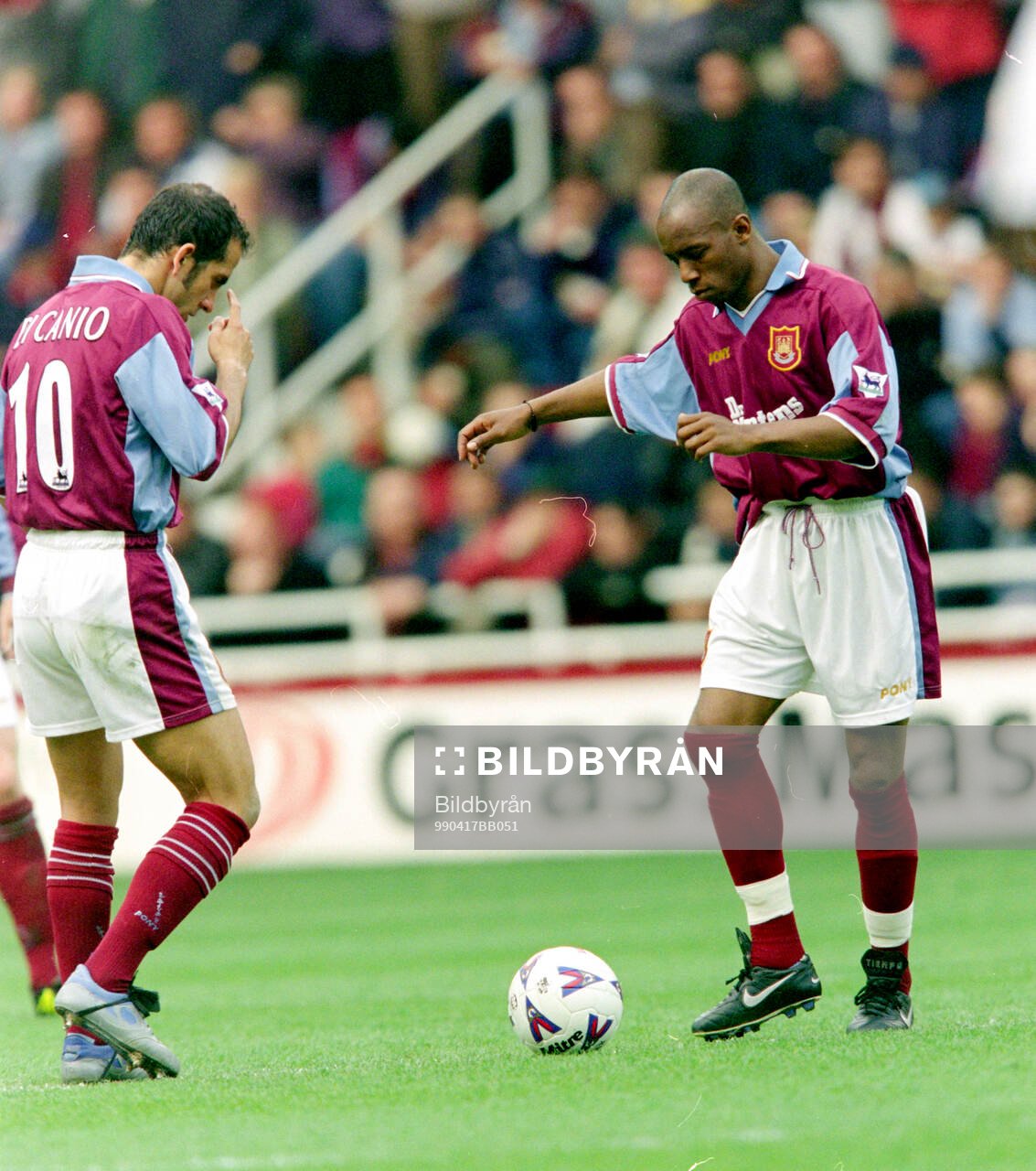 Football, Premier League 1998-1999, West Ham - Derby: Paolo Di Canio and Ian Wright of West Ham.