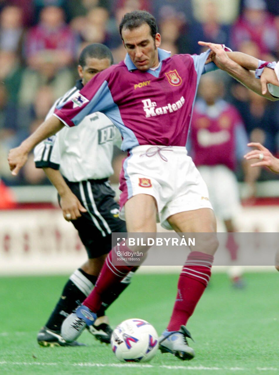 Football, Premier League 1998-1999, West Ham - Derby: Paolo Di Canio of West Ham.