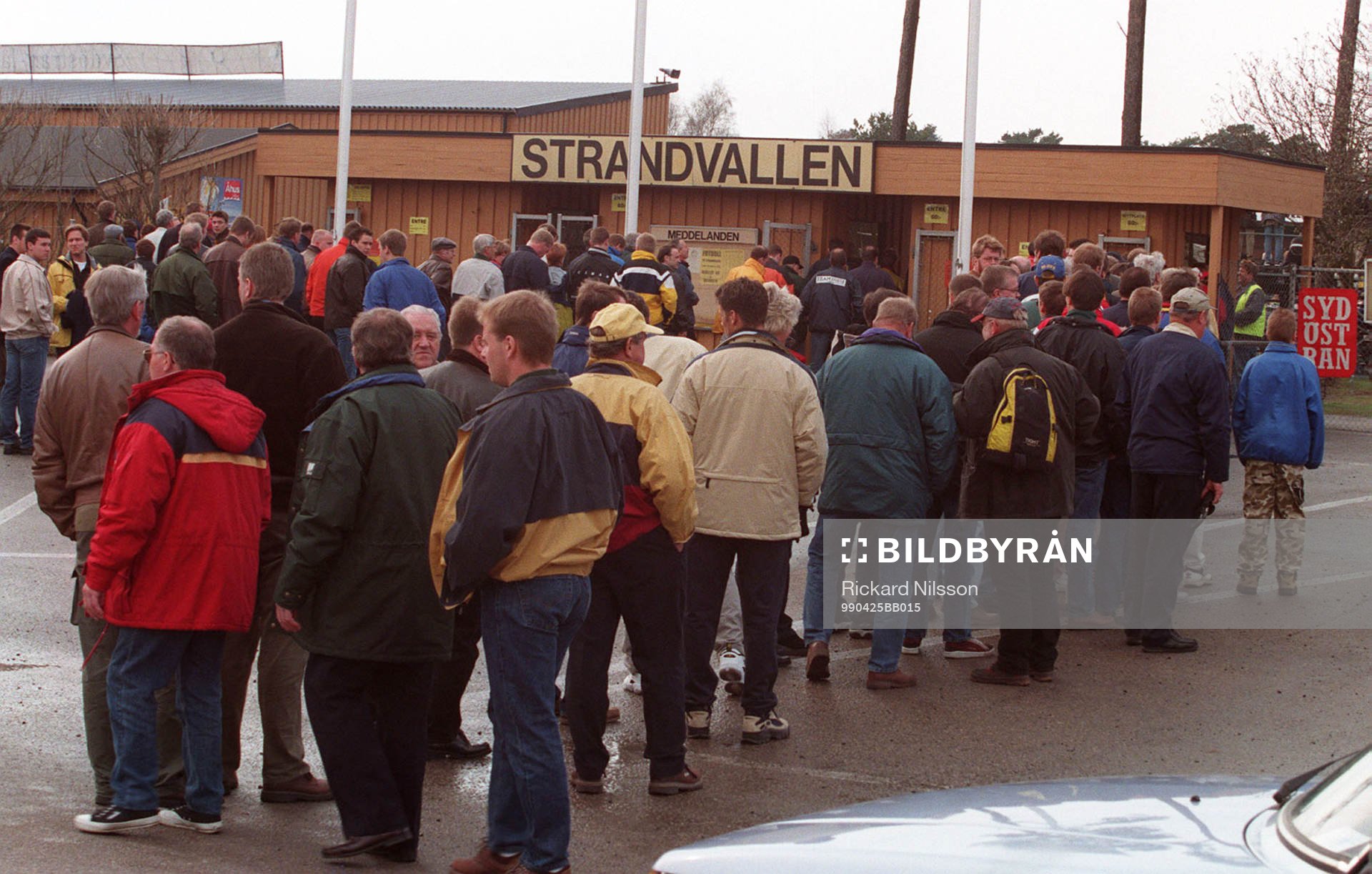 Fotbollspublik på Strandvallen i Hällevik (Mjällby)