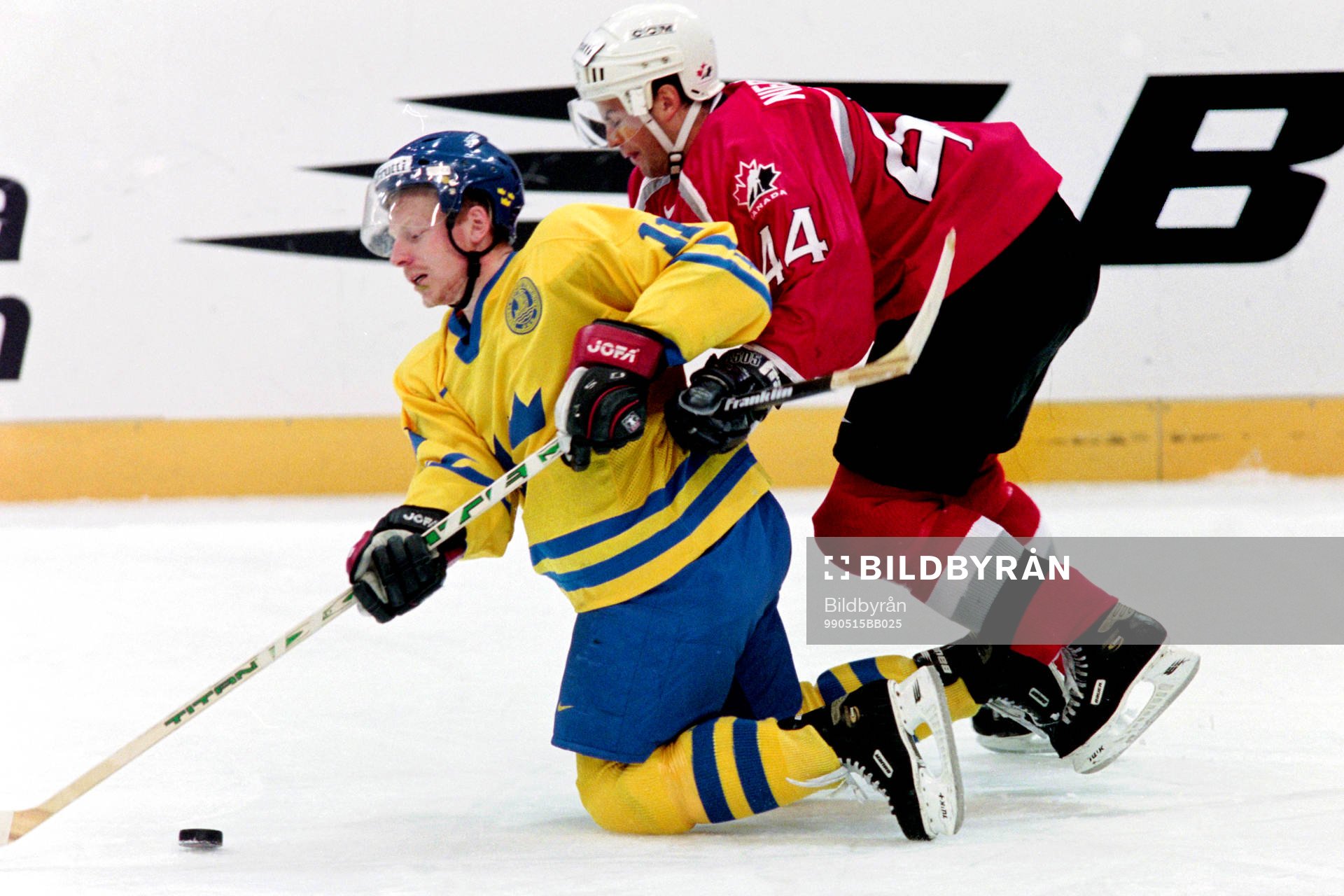 Daniel Alfredsson, Sverige uppvaktas av kanadas Rob