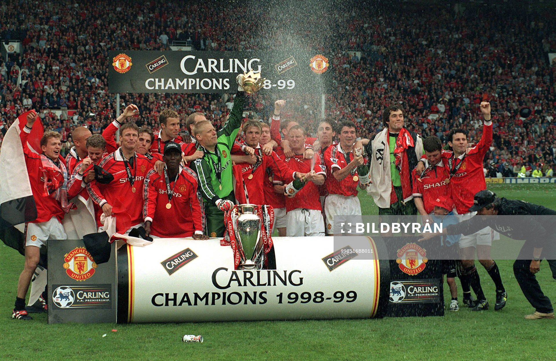 Manchester United (Manchester U) firar ligasegern. Längst