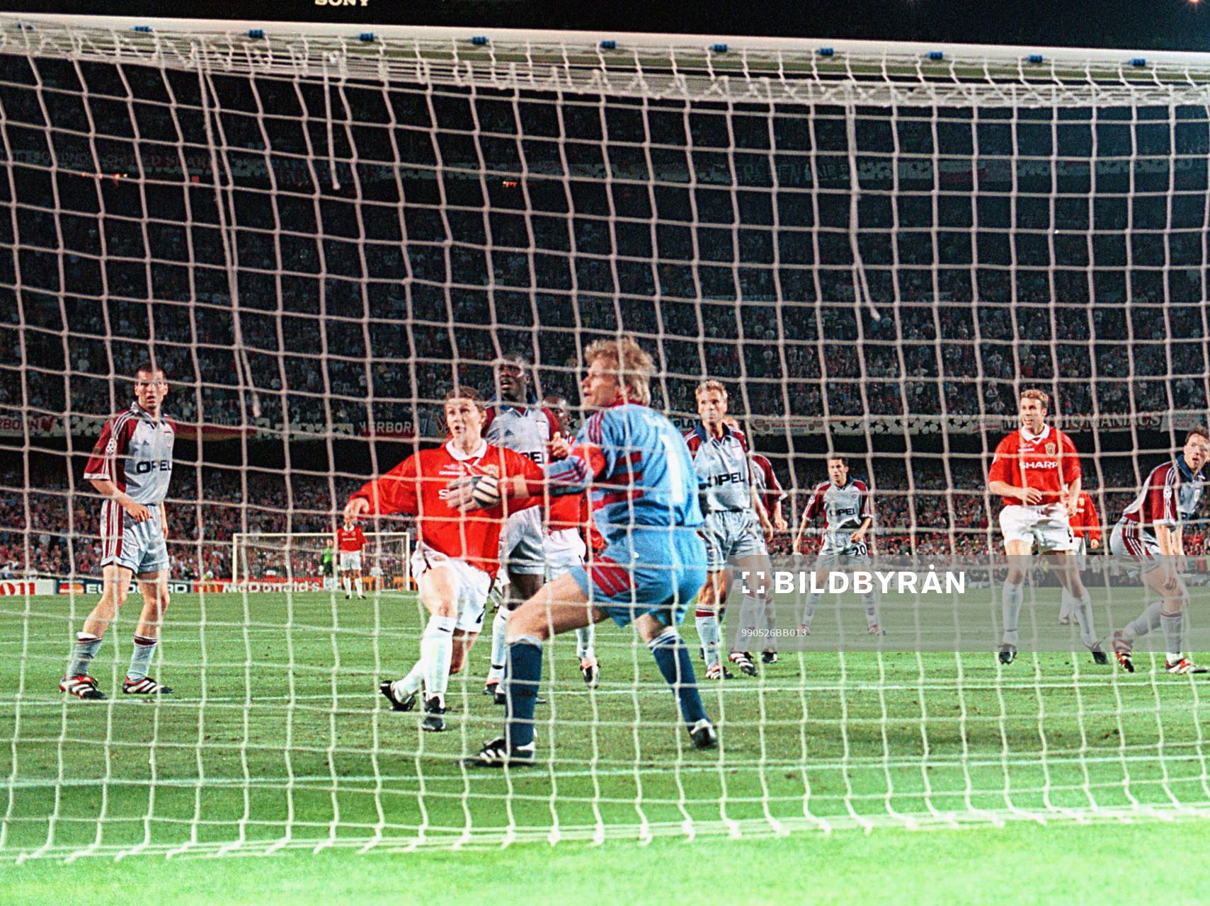 Ole Gunnar Solskjaer (Ole Gunnar Solskjär) gör segermålet