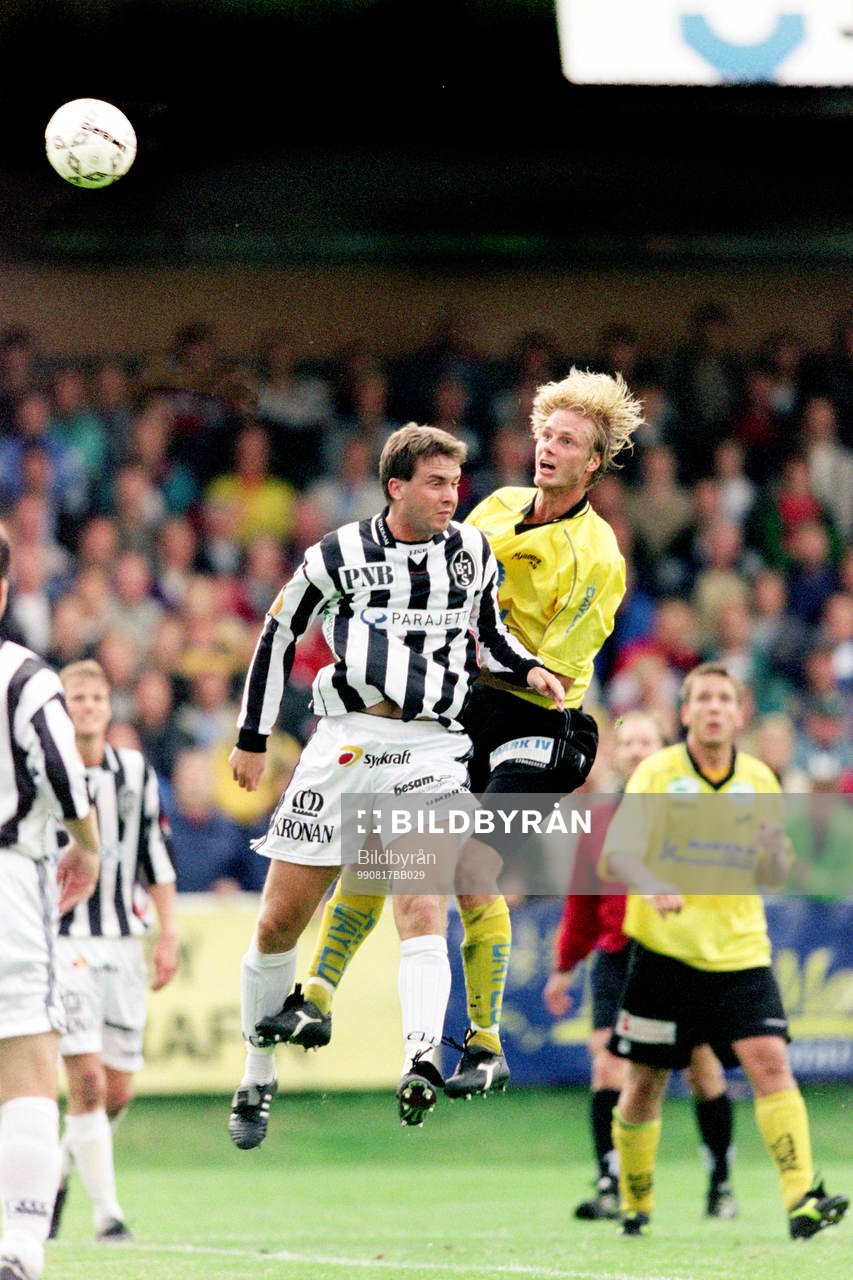 Simon Sjöfors, Mjällby i en nickduell