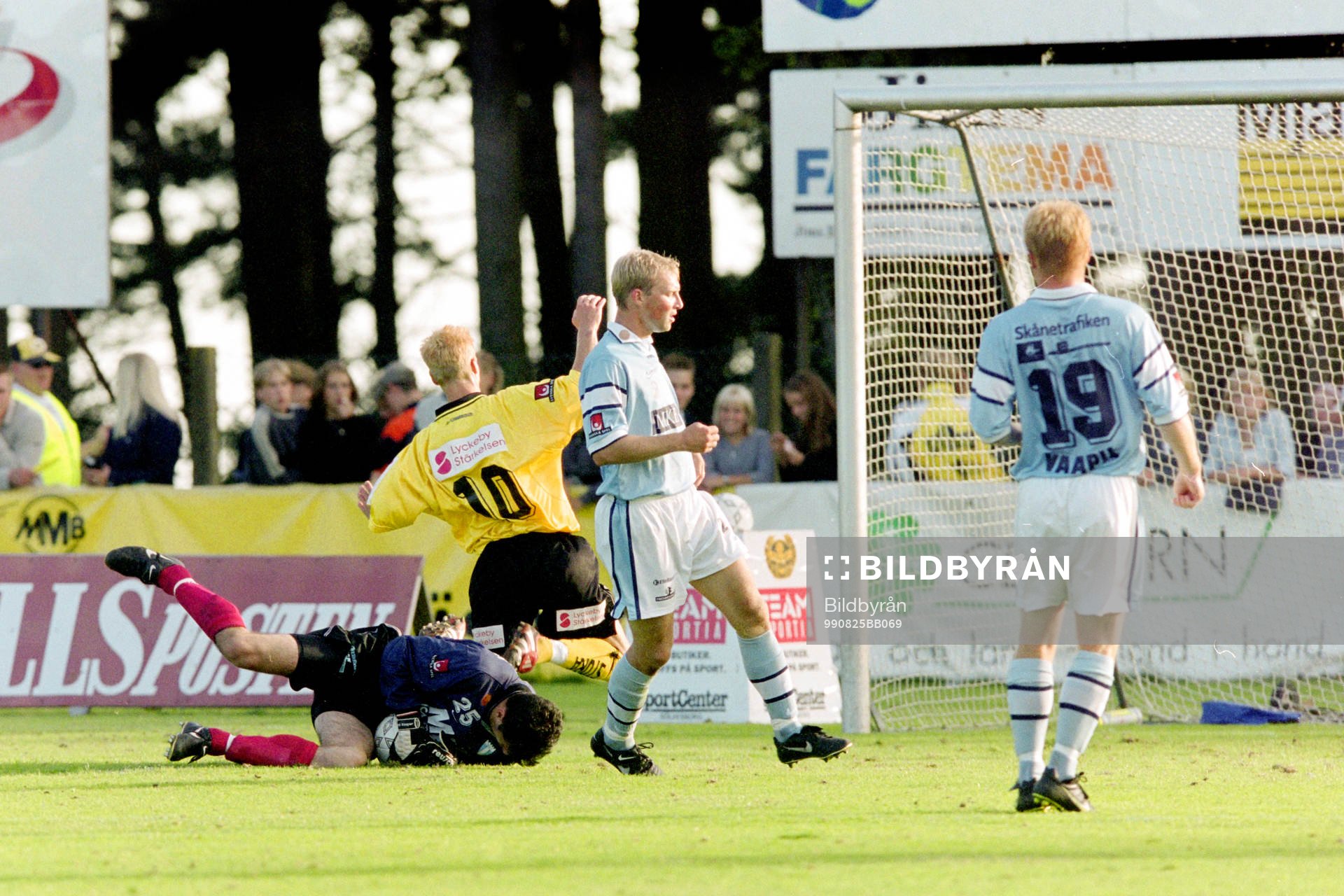 Christian Wilhelmsson, Mjällby framför Milan Simeunovic,