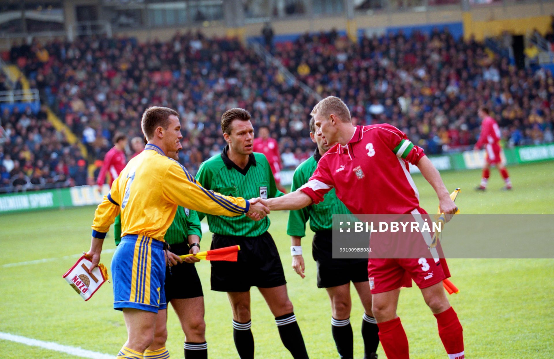  Patrik Andersson, Tomasz Waldoch, Polen och Urs Meier, Domare.