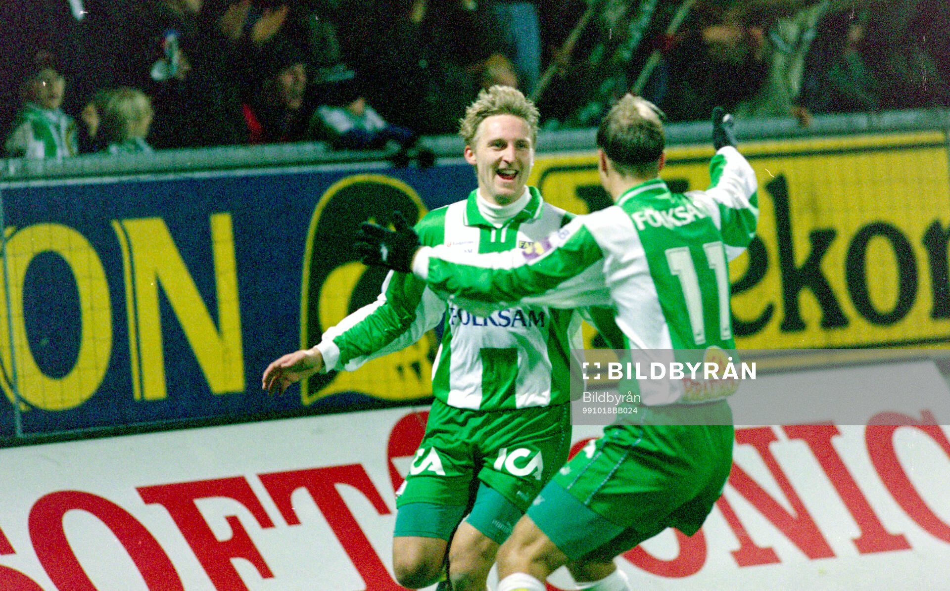 Hammarbys Jonas Stark (t v) och Hans Berggren jublar sedan