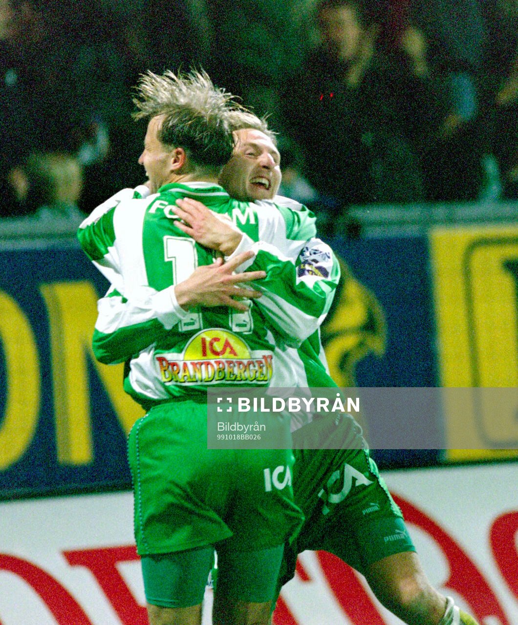 Hammarbys Jonas Stark (t h) och Hans Berggren jublar sedan