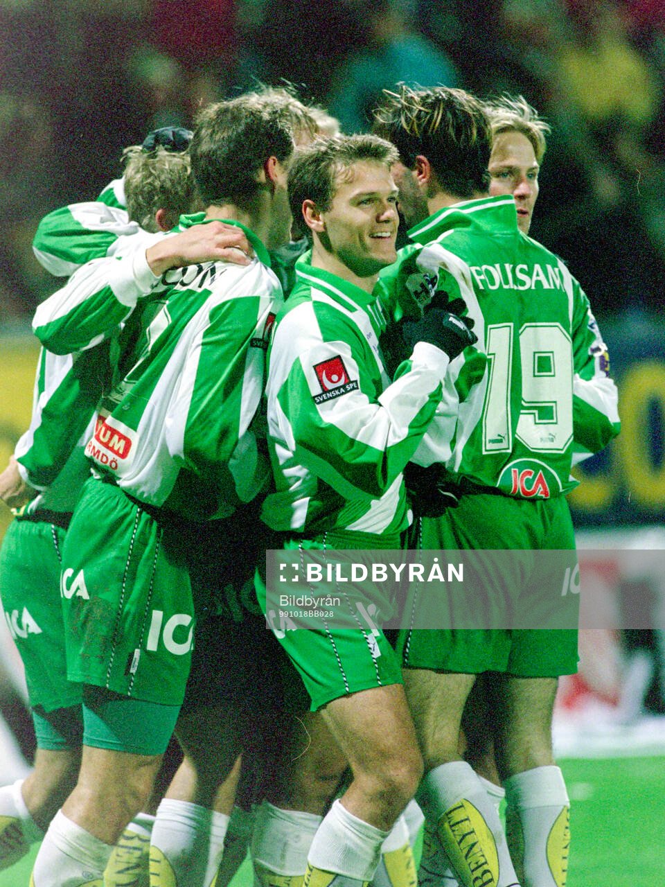 Hammarby jublar sedan Jonas Stark kvitterat till 1-1. Fr
