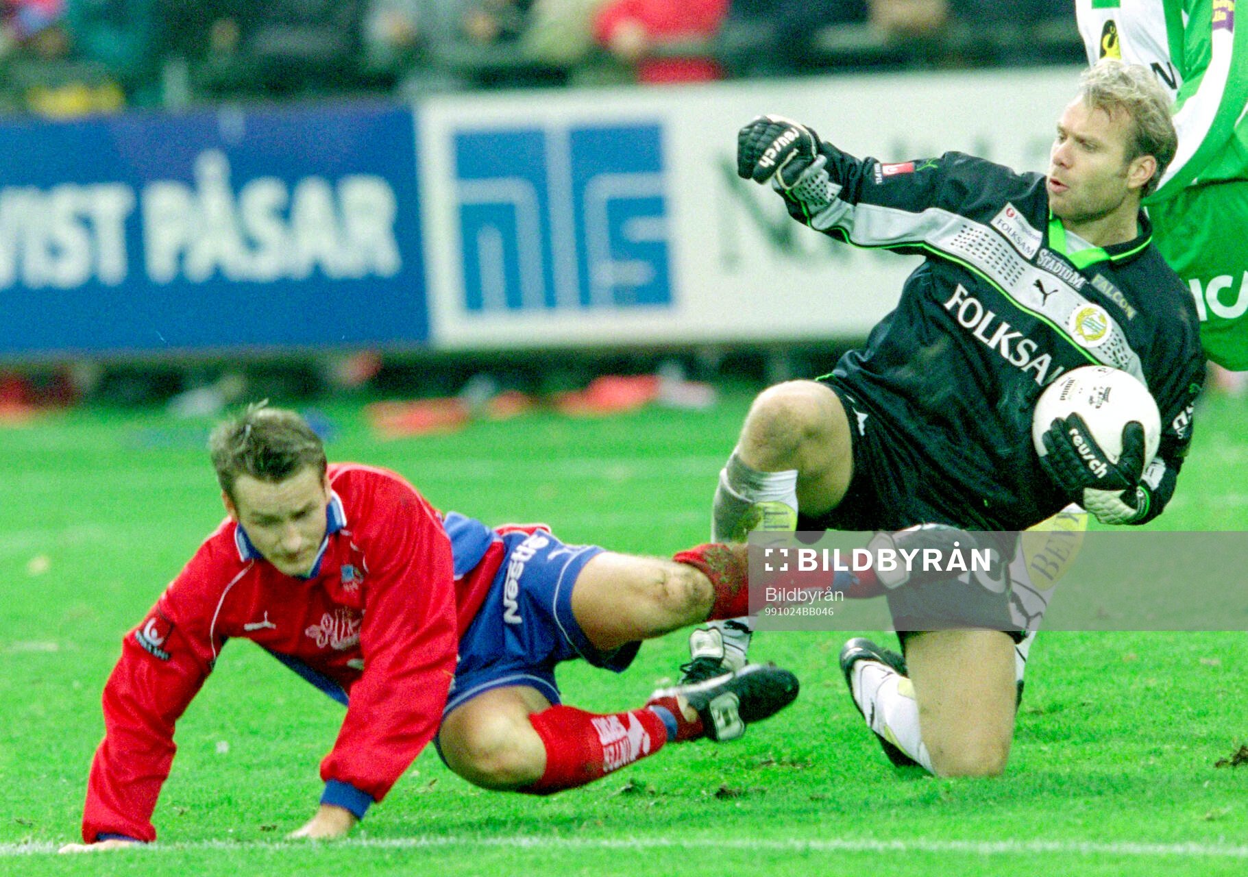 Hammarbys målvakt Lasse Eriksson mot Helsingborgs Stig