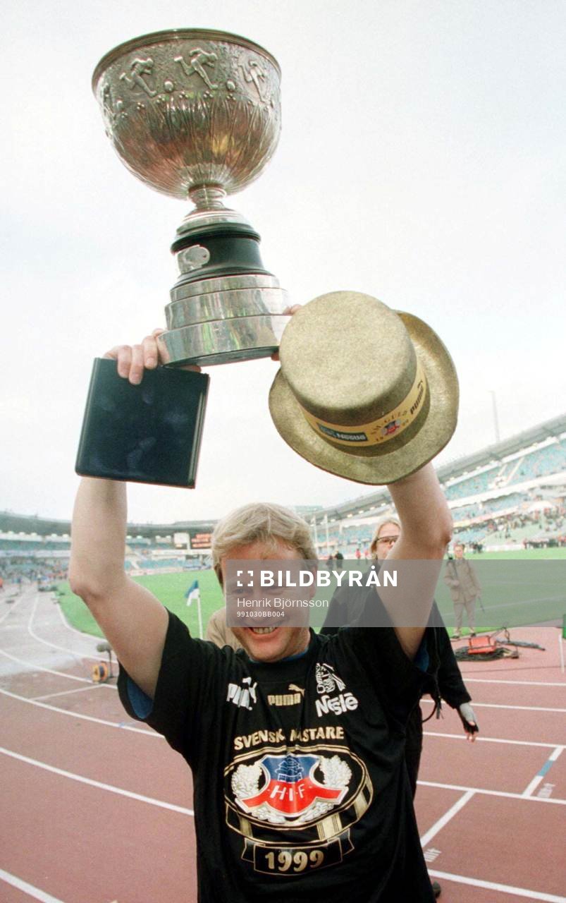 Åge Hareide, Helsingborg, med von Rosens Pokal och guldhatt