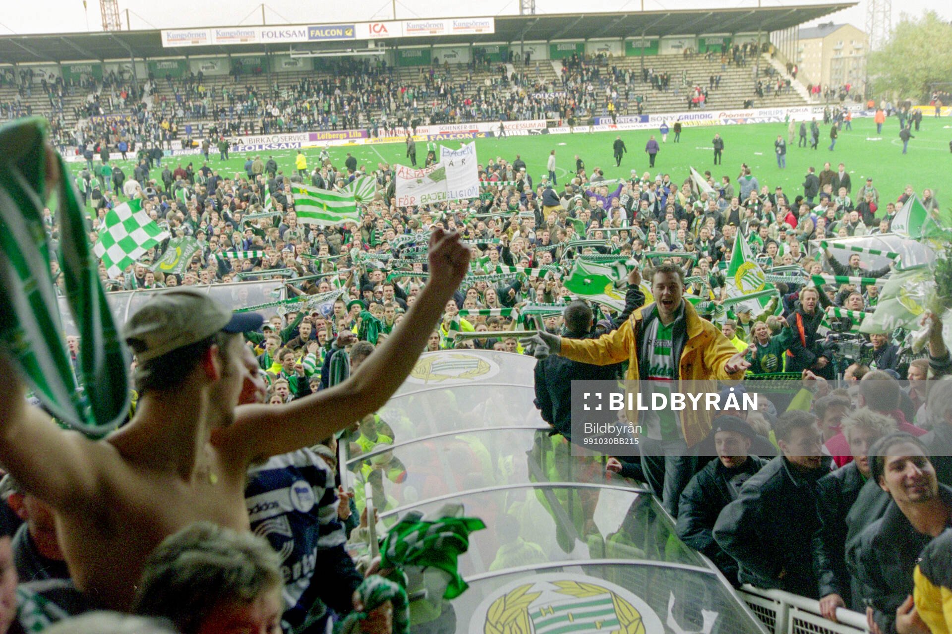 Hammarbys fans jublar på Söderstadion