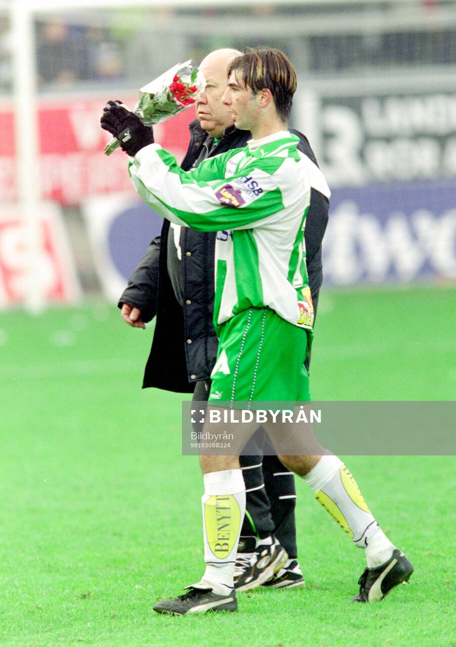 Hammarbys Kennedy Bakircioglu och materialförvaltaren
