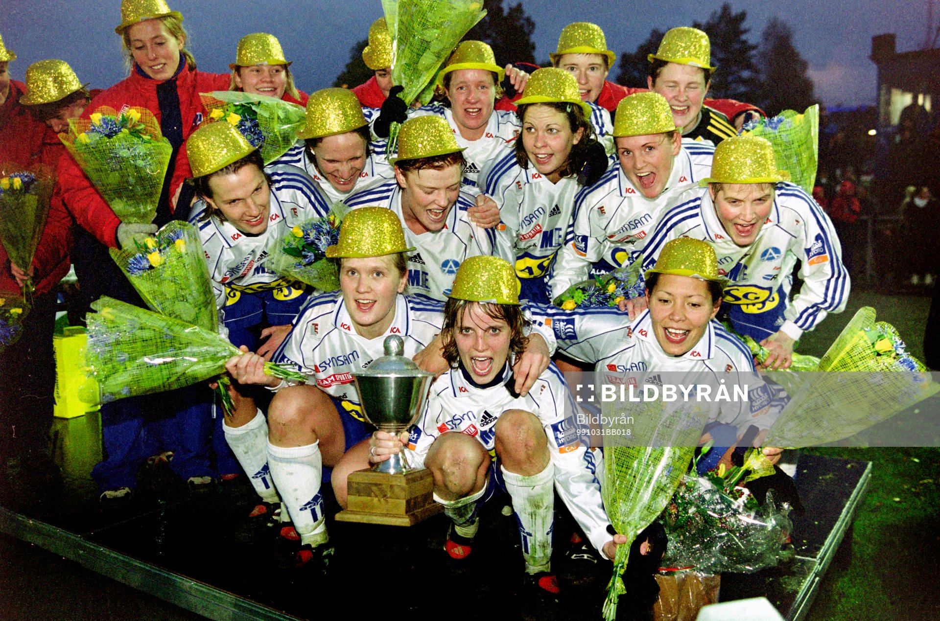 Älvsjö med Victoria Svensson, Anna Pohjanen med pokalen