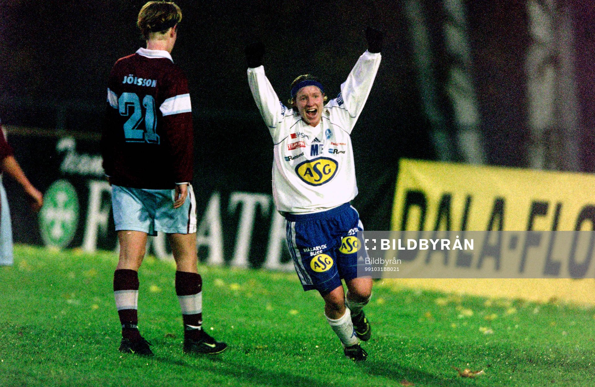 Fotboll, damer, SM, Final, Älvsjö - Malmö FF, 2-0: Victoria Svensson, Älvsjö jublar efter mål.