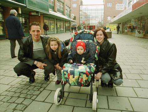 hustru Maria och döttrarna Jennifer, 5 år och Stephanie,