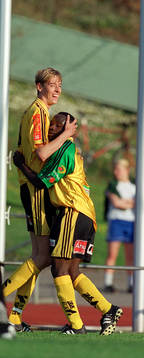 Peter Crouch och Bernard Makufi, jubel