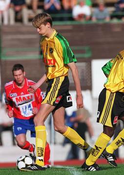 202 cm långe Peter Crouch och hans IFK Hässleholm