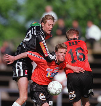 Hässleholms  - 202 cm långe - Peter Crouch utmanar