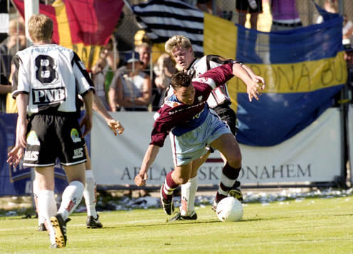  Håkan Söderstjerna, Landskrona i kamp med Zlatan Ibrahimovic, Malmö.