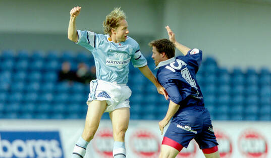 Malmös Niclas Kindvall i nickduell mot Umeås Björn