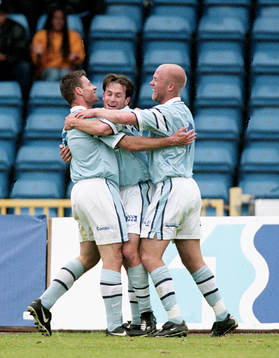  Niklas Gudmundson, Hans Mattisson och Olof Persson, Malmö jublar efter 1 - 0.