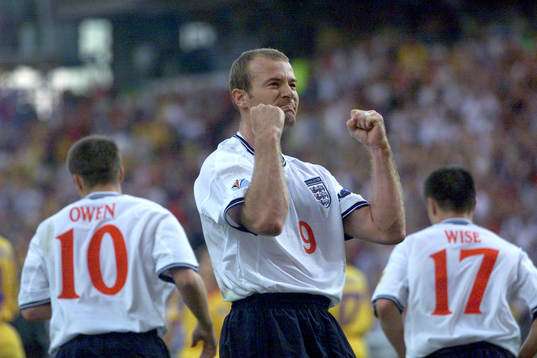  Alan Shearer, England jublar