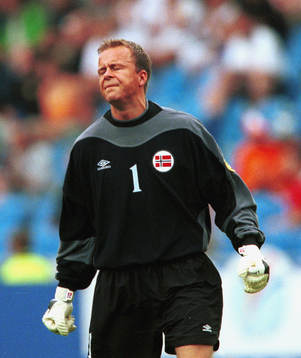 Thomas Myhre, Norge har svårt att hålla tårarna borta