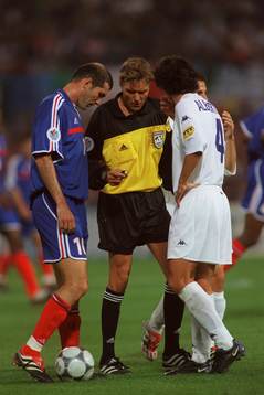Anders Frisk, domare och Zinedine Zidane, Frankrike och