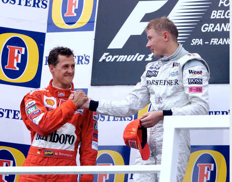 Tvåan Michael Schumacher, Ferrari gratulerar vinnaren Mika