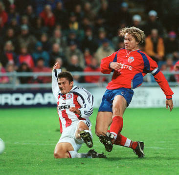  Bixente Lizarazu, Bayern München och Björn Johansen, Helsingborg 