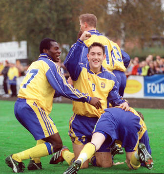  John Pelu och Stefan Ishizaki, Sverige jubel
