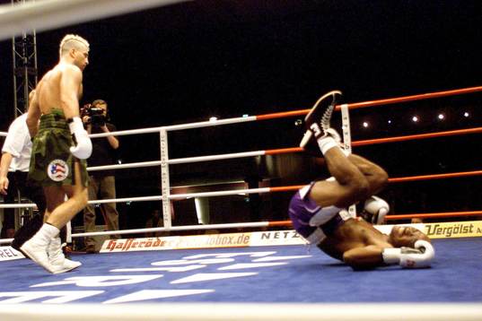 Berlin Boxning. Paolo roberto knockar sin motståndare